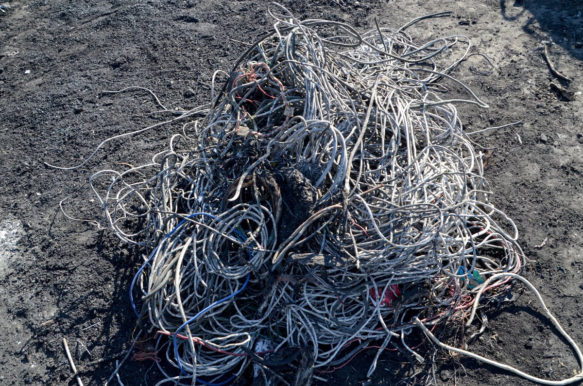 Kupferkabel und Elektroschrott zum Recyceln - Kupfer und andere Metalle werden zur Wiedergewinnung gesammelt
